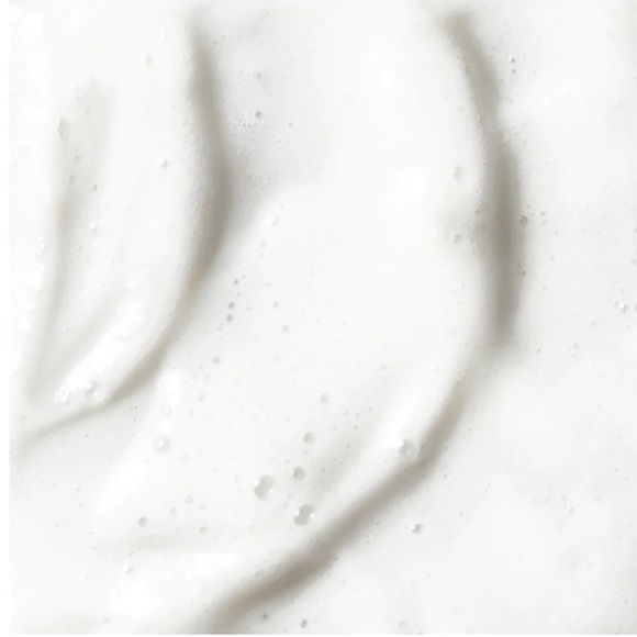 Milk Makeup Vegan Milk Cleanser Mini + MILK MAKEUP
Hydro Grip Primer Travel Size - Picture 4 of 12